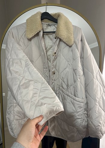 Bej Düğmeli Midi Yakası Peluş Kadın Kapitone Mont - Görsel 2