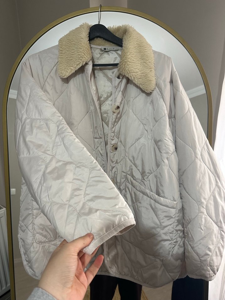 Bej Düğmeli Midi Yakası Peluş Kadın Kapitone Mont - Görsel 2