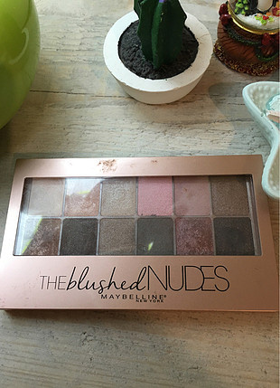 universal Beden Maybelline the blushed nudes far paleti
