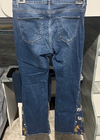 Nakışlı Kemer Detaylı Midi Kot Pantolon - Görsel 2