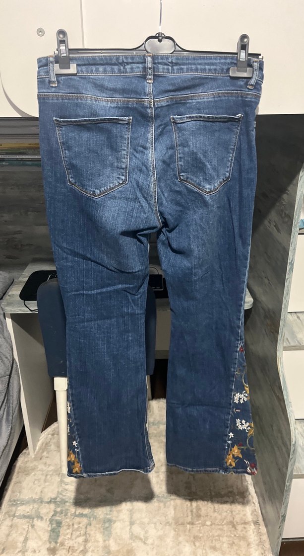 Nakışlı Kemer Detaylı Midi Kot Pantolon - Görsel 2