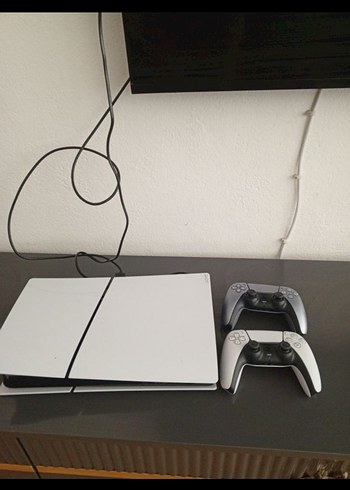 Sony PlayStation 5 Konsol ve 2 Kontrolcü