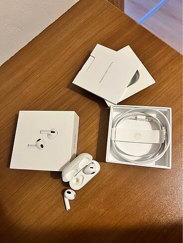 Apple AirPods 3. Nesil Slikonsuz Kulak İçi Kulaklık