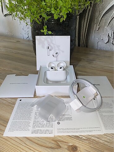 Apple AirPods 3. Nesil Slikonsuz Kulaklık