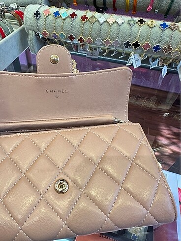 Beden Chanel wallet on chain
