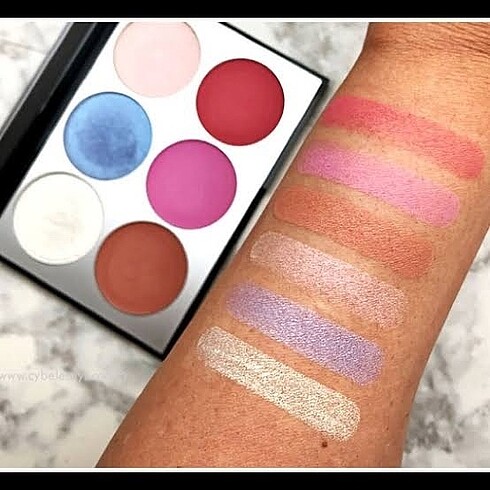 Beden Sephora cheek&face hologramik palet