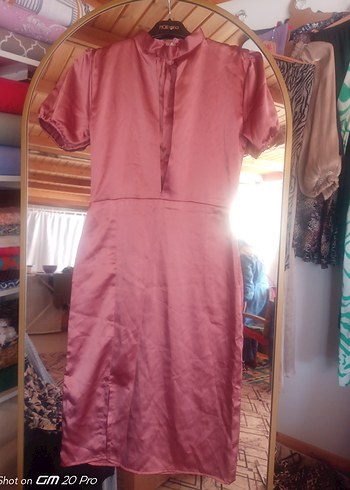 Pembe Parlak V Yaka Kısa Kollu midi Elbise