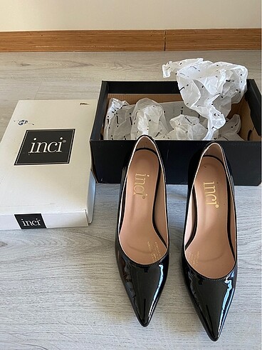 İnci stiletto