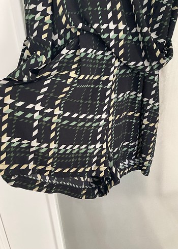 Kadın Siyah Pilili Mini Tulum V Yaka - Görsel 2