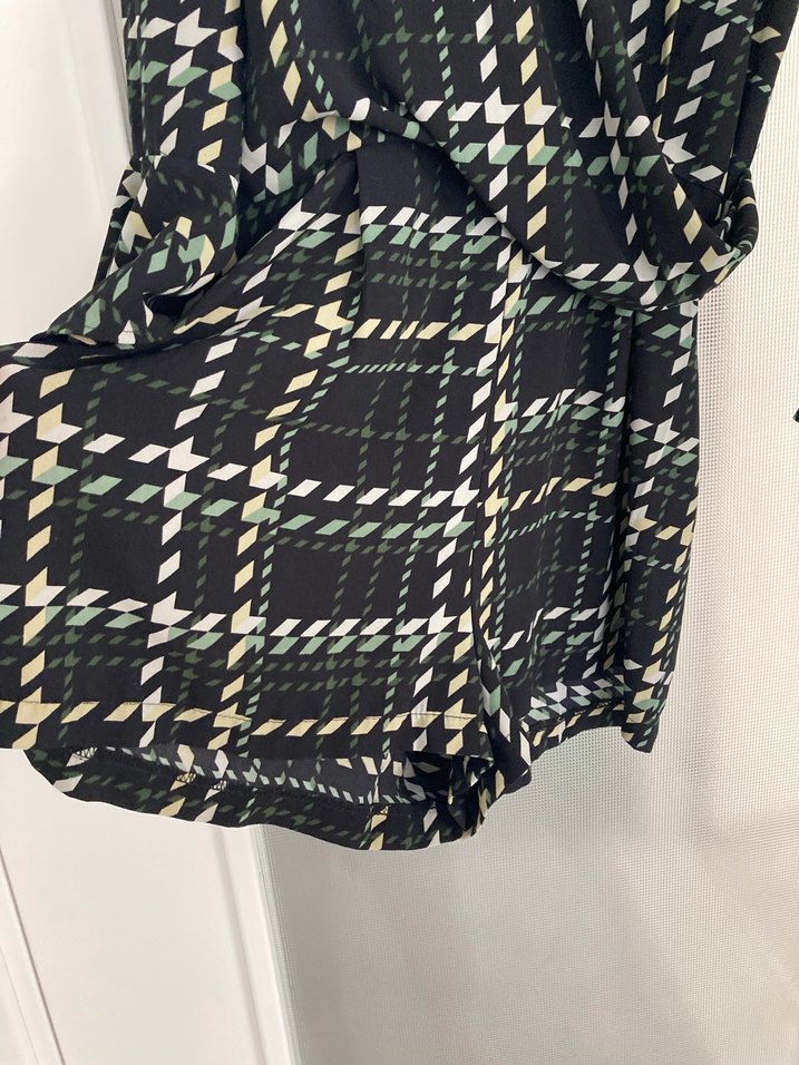 Kadın Siyah Pilili Mini Tulum V Yaka - Görsel 2