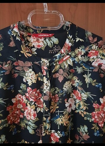 LC Waikiki Uzun kollu çiçekli bluz