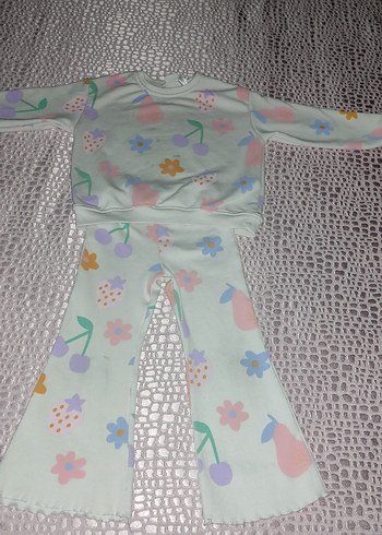 Kız Bebek Çiçek Desenli Triko Takım