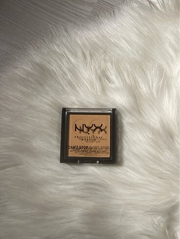 Nyx pudra