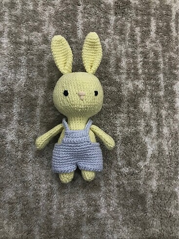 Amigurumi oyuncak tavşan