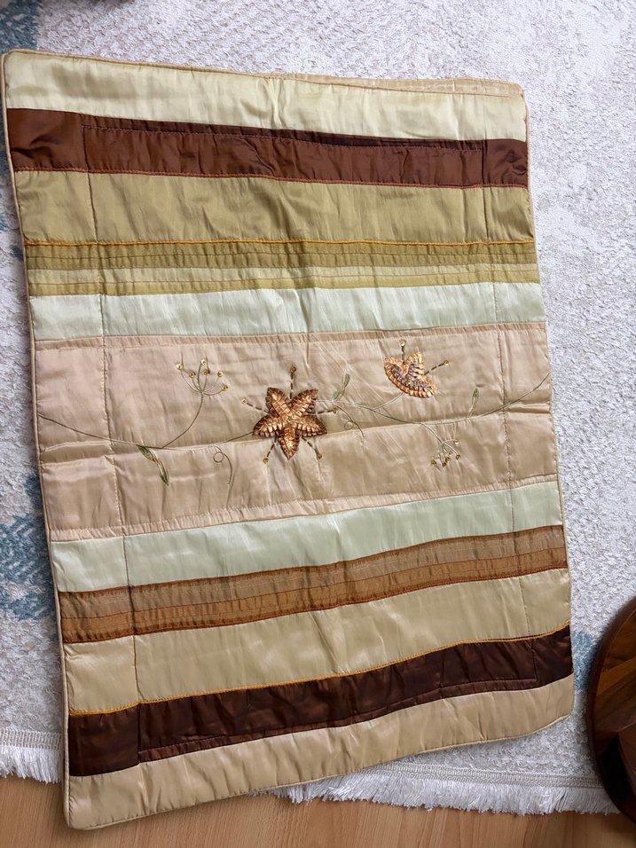 Bej Nakışlı Yatak Örtüsü - Görsel 2