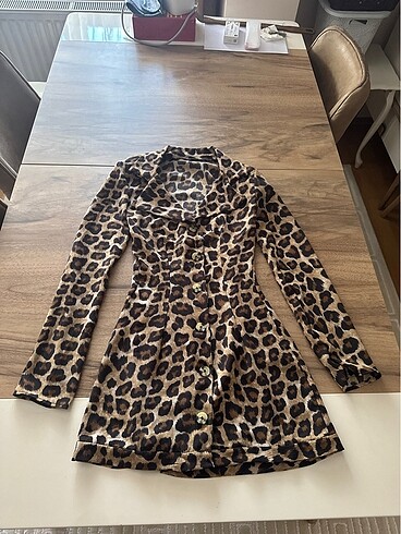Leoparlı önü düğmeli elbise