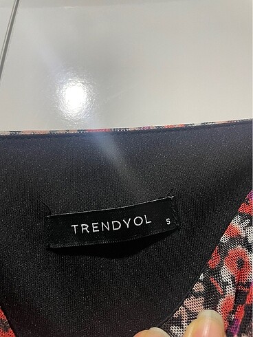 Trendyol & Milla Trendyol marka kırmızı çiçekli elbise