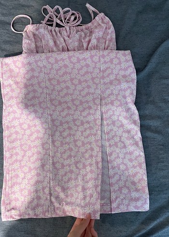 pembe çiçekli yırtmaçlı elbise - Görsel 3