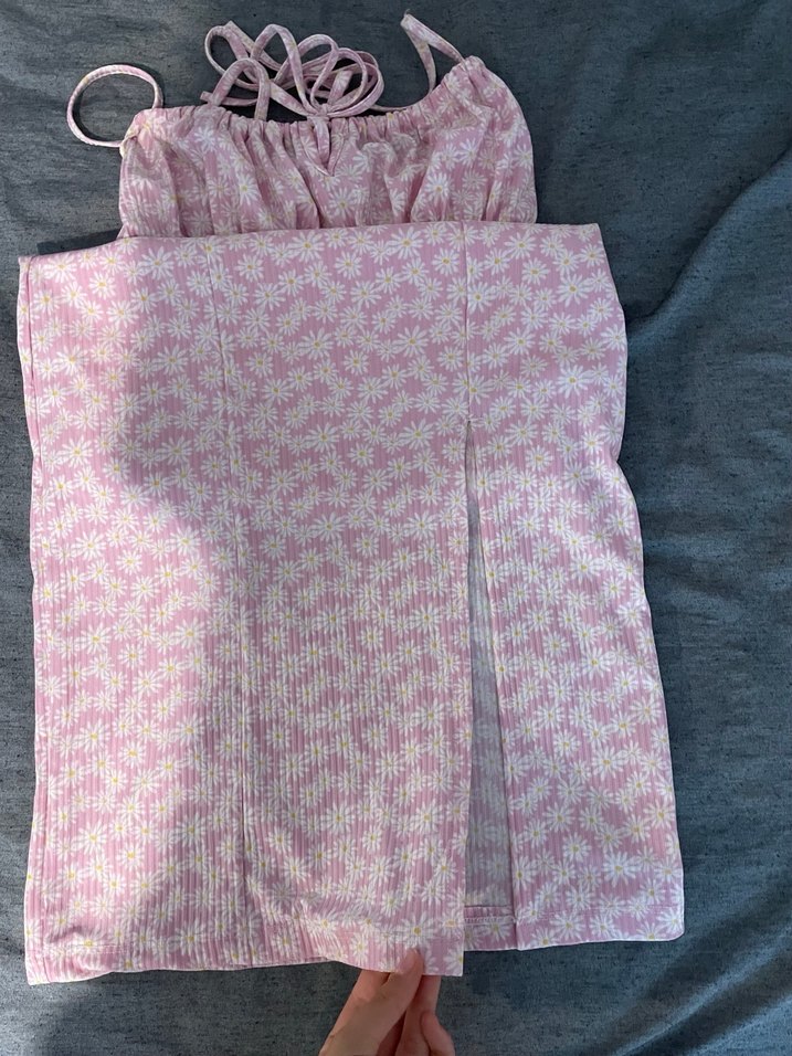 pembe çiçekli yırtmaçlı elbise - Görsel 3