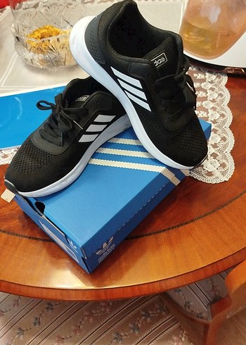 Adidas Siyah Adidas Elastik Bağcıklı Spor Ayakkabı