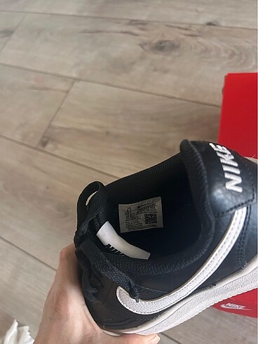 37,5 Beden siyah Renk Orjinal Nike kadın ayakkabı