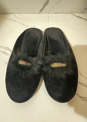 39 Beden Siyah Kürklü Kadın Terlik