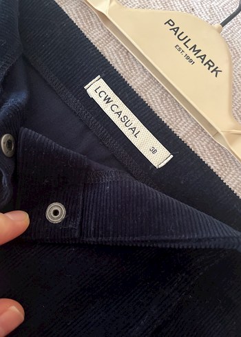 LC Waikiki Kadife çıtçıtlı mini etek