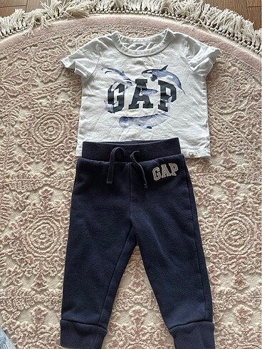 Gap bebek takımı (12/18 aylık)