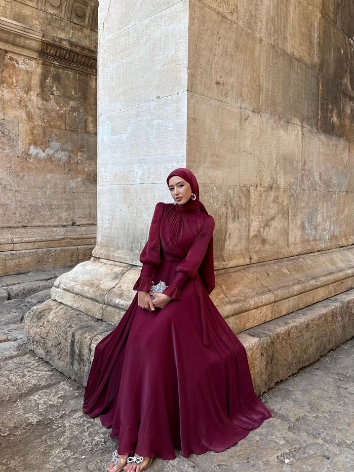 Bordo Uzun Kollu Drapeli Tesettür Abiye - Görsel 4