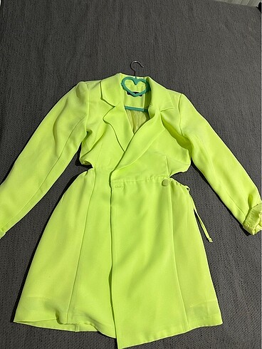 Neon ceket elbise