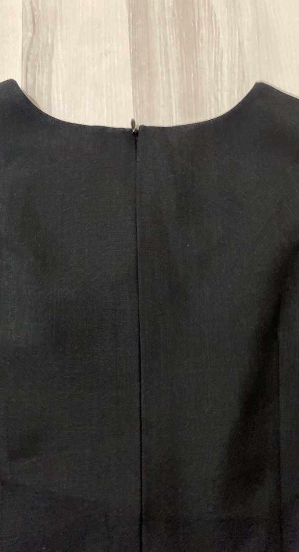 Düğmeli Siyah Nakışlı Kolsuz Bluz - Görsel 4