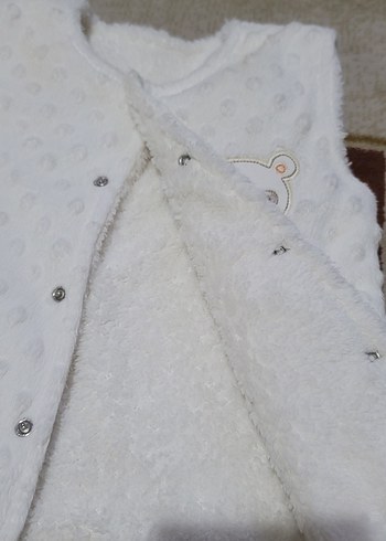 Beyaz Nakışlı Kız Bebek Polar Yelek - Görsel 3