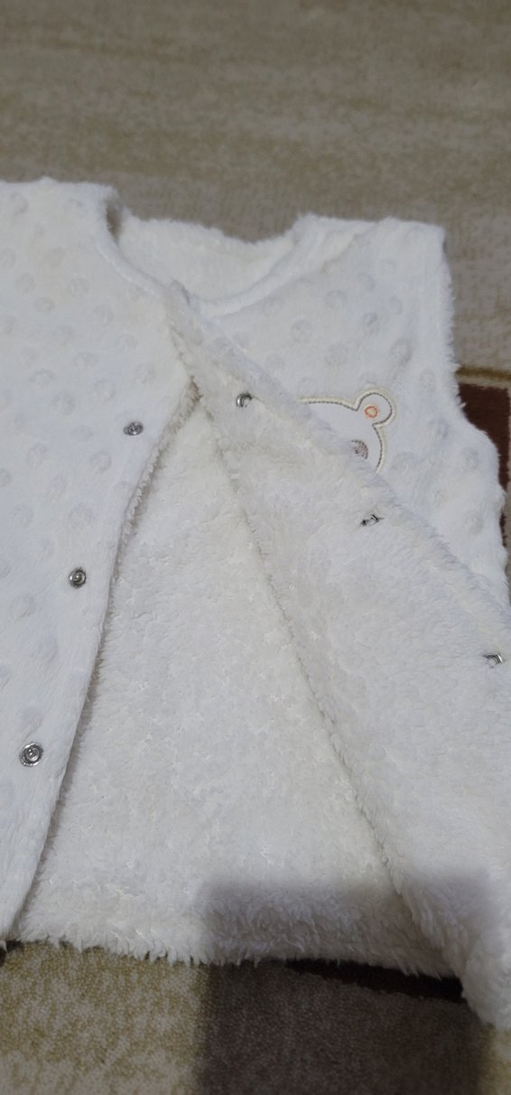 Beyaz Nakışlı Kız Bebek Polar Yelek - Görsel 3