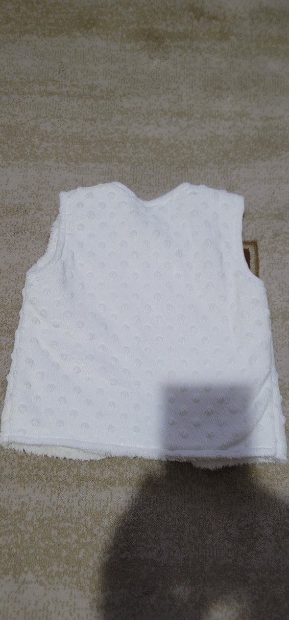 Beyaz Nakışlı Kız Bebek Polar Yelek - Görsel 4