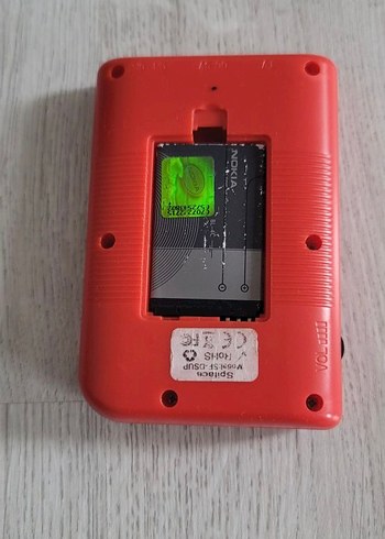 400 Oyunu İçeren Kırmızı Retro El Konsolu + Pil - Görsel 4