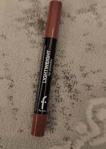 Flormar Lightweight Pudralı Dudak Kalemi Perfection