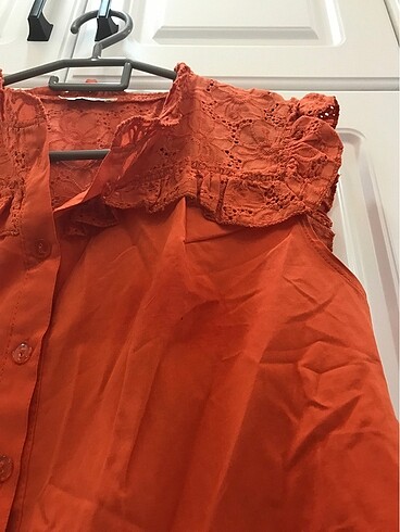 Diğer M beden yaka detaylı turuncu önden bağlamalı gömlek