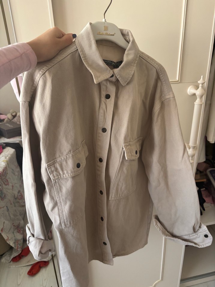 Bej Kadın Düğmeli Uzun Kollu Gömlek kalın kumaş - Görsel 3