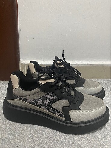 Sneaker
