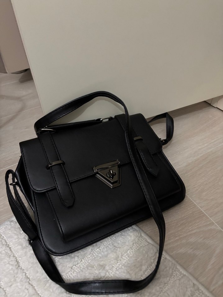 Siyah Deri Tokalı Kadın Çanta - Görsel 2