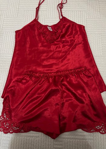 Kırmızı İşlemeli Saten Kadın Pijama Takımı - Görsel 2