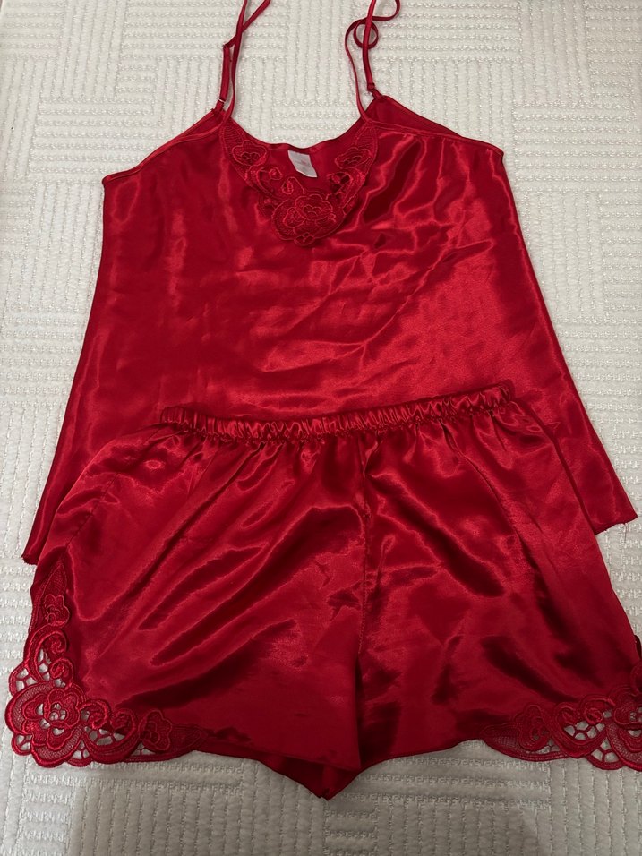 Kırmızı İşlemeli Saten Kadın Pijama Takımı - Görsel 2