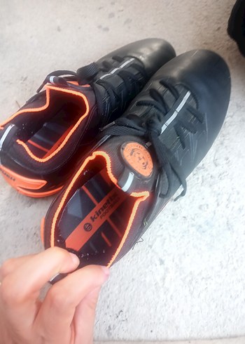 40 Beden Siyah Bağcıklı Erkek Futbol Ayakkabısı