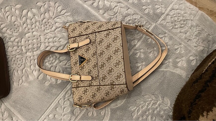 Diğer Guess model çanta
