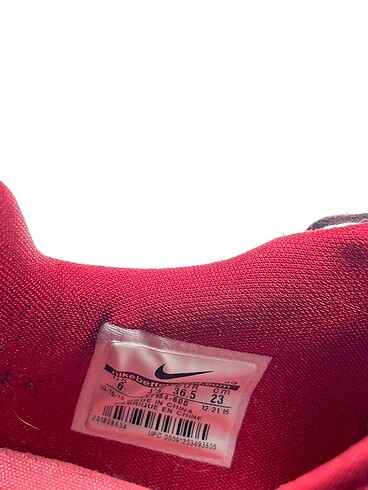 36,5 Beden çeşitli Renk Nike Spor Ayakkabı %70 İndirimli.