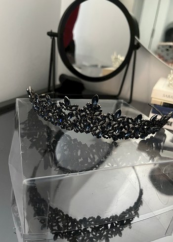 Siyah Parlak Cam Taşlı Gotik Saç Tacı - Görsel 4