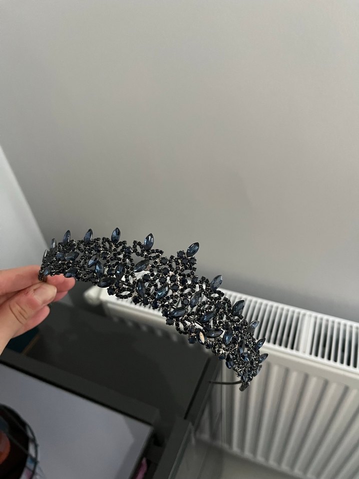 Siyah Parlak Cam Taşlı Gotik Saç Tacı - Görsel 3