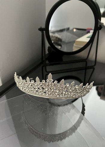 Parlak Taş İşlemeli Beyaz Gelin Tacı - Görsel 2