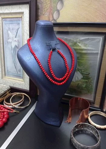 Uzun Kırmızı Boncuklu Kadın Kolye - Görsel 2