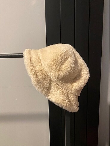 Ekru Peluş Şapka